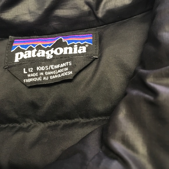 SOLD. Boys Patagonia puffer coat. (12) - Picture 3 of 6